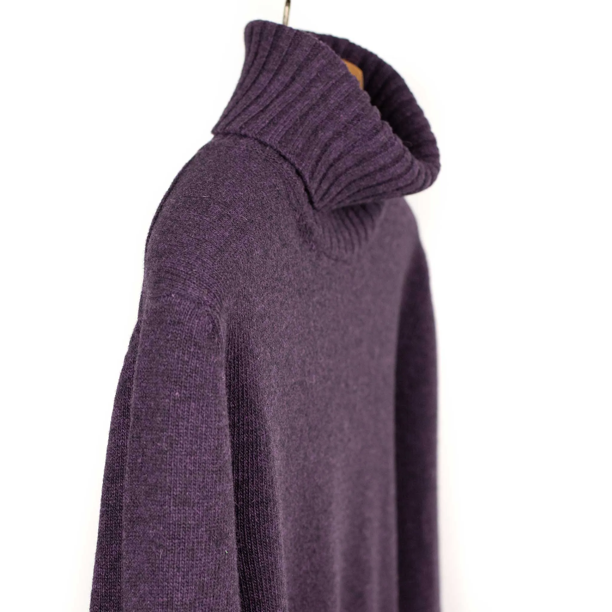 AAmintore turtleneck sweater in dark purple fine gauge wool mix