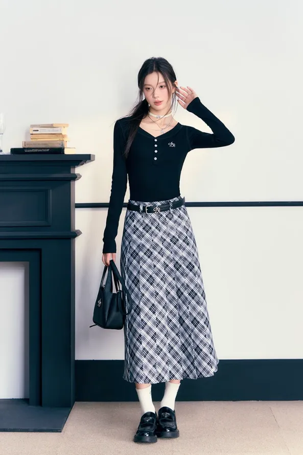 Classic Black and White Plaid Midi Skirt: A-Line Pleated Tartan Check Pattern with High Waist