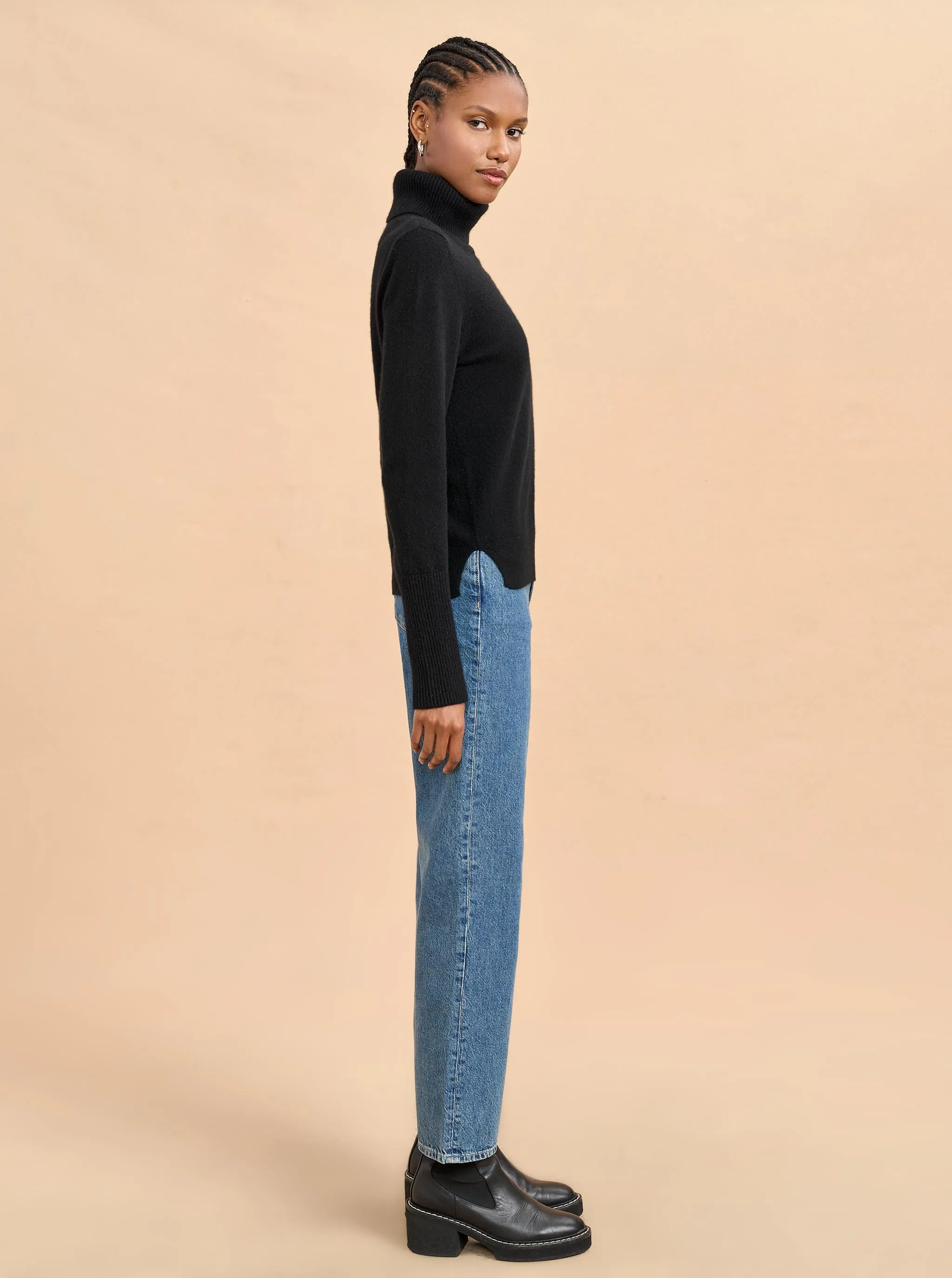 Solid Lean Lines Turtleneck